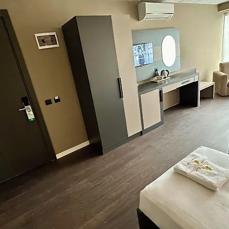 Esse Joven Hotel 4*